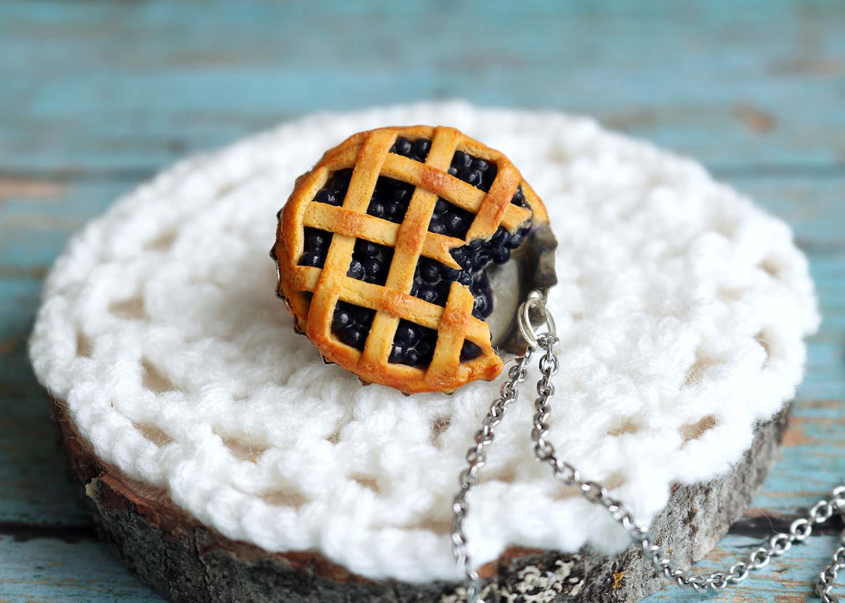 Polinacreations Handmade Jewelry blueberry Pie Pendant blueberry Pie Necklace,Miniature Food Jewelry blueberry Jewelry blue Necklace blue charm blue jewelry blue necklace Fake food jewelry mini food charm pie charm circle necklace orange circle charm pastry jewelry pastry charm gift for her gift for woman bottle cap jewelry berry necklace berry charm fruit jewelry fruit necklace