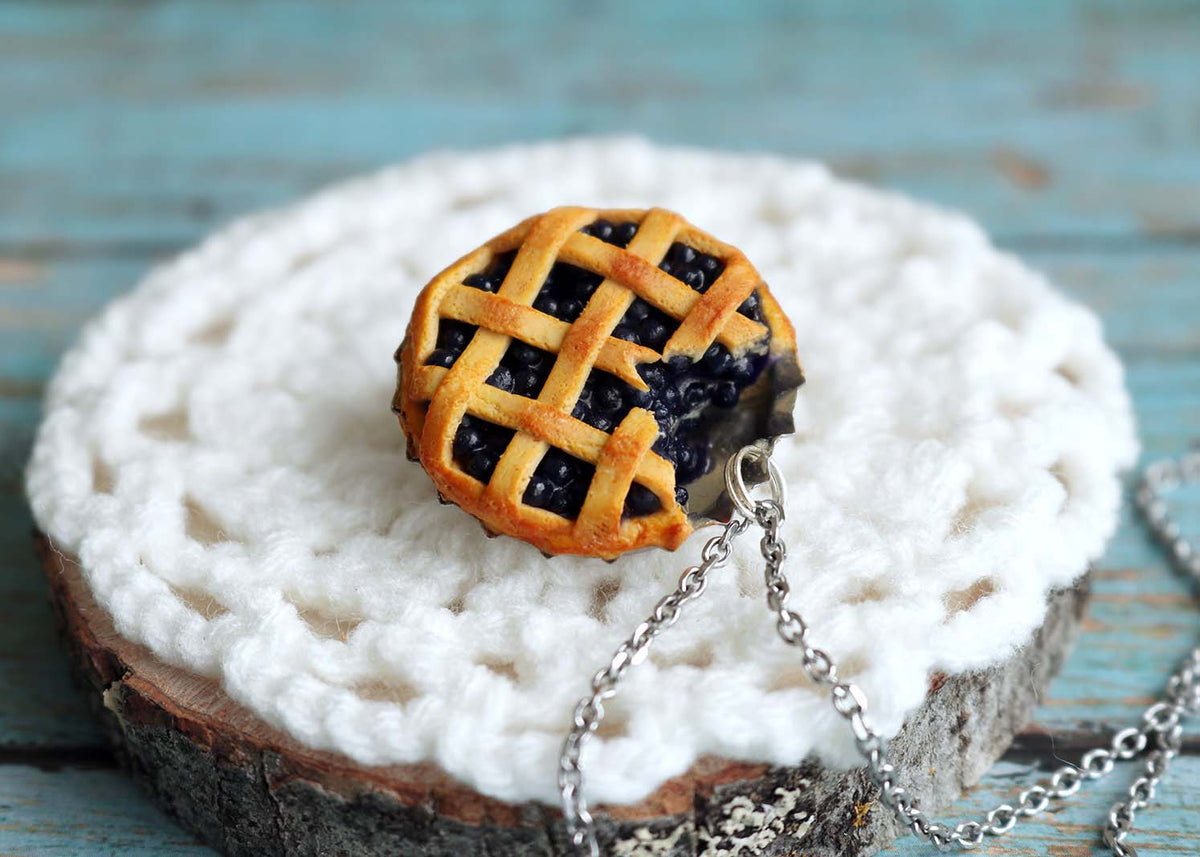 Polinacreations Handmade Jewelry blueberry Pie Pendant blueberry Pie Necklace,Miniature Food Jewelry blueberry Jewelry blue Necklace blue charm blue jewelry blue necklace Fake food jewelry mini food charm pie charm circle necklace orange circle charm pastry jewelry pastry charm gift for her gift for woman bottle cap jewelry berry necklace berry charm fruit jewelry fruit necklace