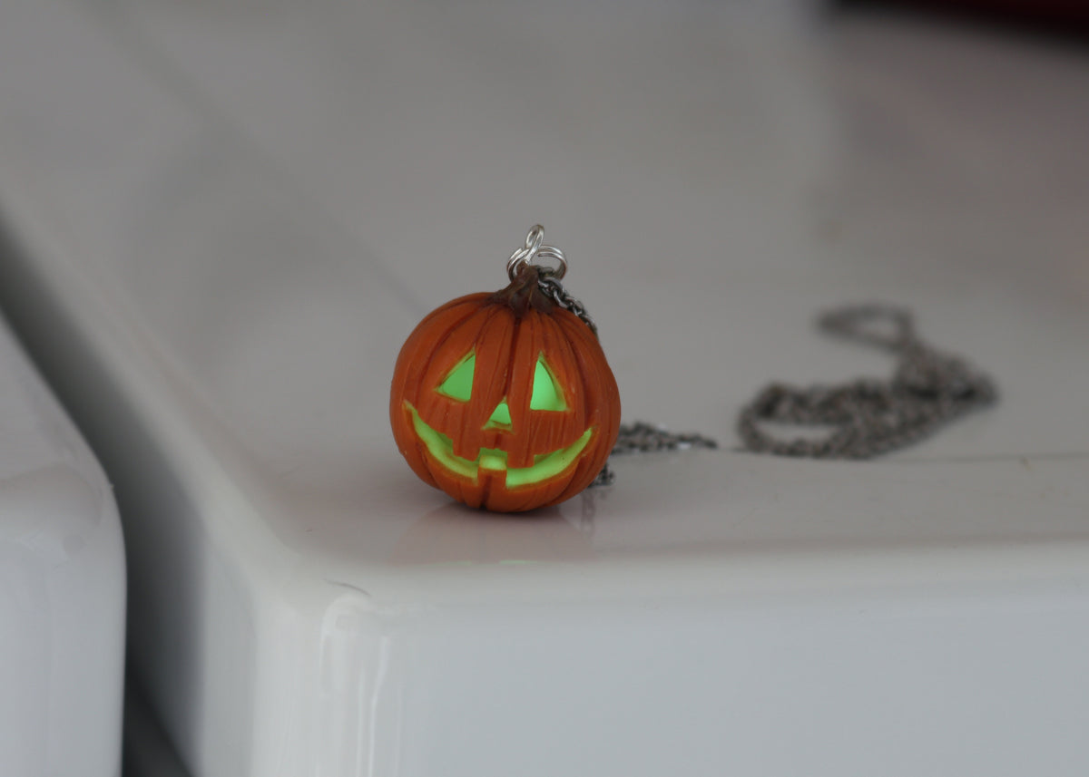 Polinacreations Handmade jewelry Glow in the Dark Halloween Pumpkin Head Necklace, Spooky Halloween Jewelry Smile Pumpkin Jack Necklace Scary Halloween Pendant Witch jewelry Halloween necklace Halloween charm polina creations smile jewelry smile necklace orange jewelry orange necklace charm circle jewelry circle charm gift for her gift for women girls glow jewelry Halloween gift holiday gift Halloween pendant