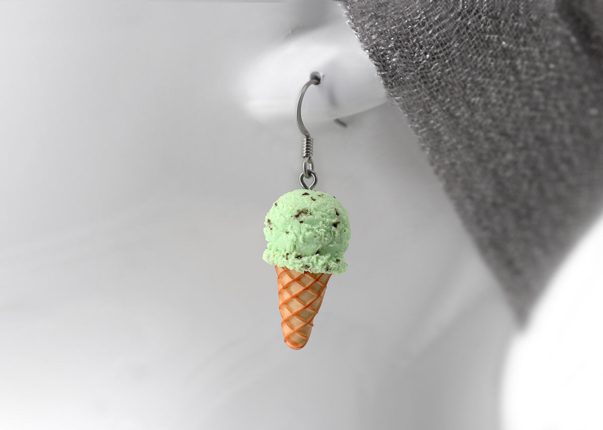polinacreations Handmade jewelry mint chocolate chip Ice Cream Waffle Cone Earrings, Ice Cream Earrings mint green Earrings mint jewelry waffle Jewelry Fake Food Earrings miniature food jewelry mini food earrings food charm