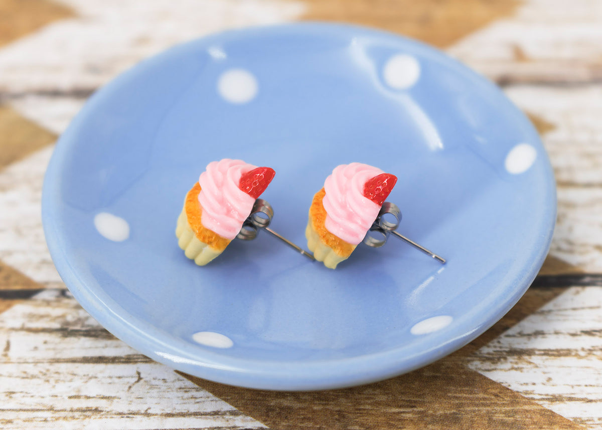 Polinacreations Handmade Pink Frosting Cupcake Stud Earrings Topped with Strawberry, Vanilla Cupcake Earrings, Cupcake Stud Earrings polymer clay jewelry fake food jewelry cute pink earrings strawberry stud earrings hypoallergenic jewelry miniature food polina creations