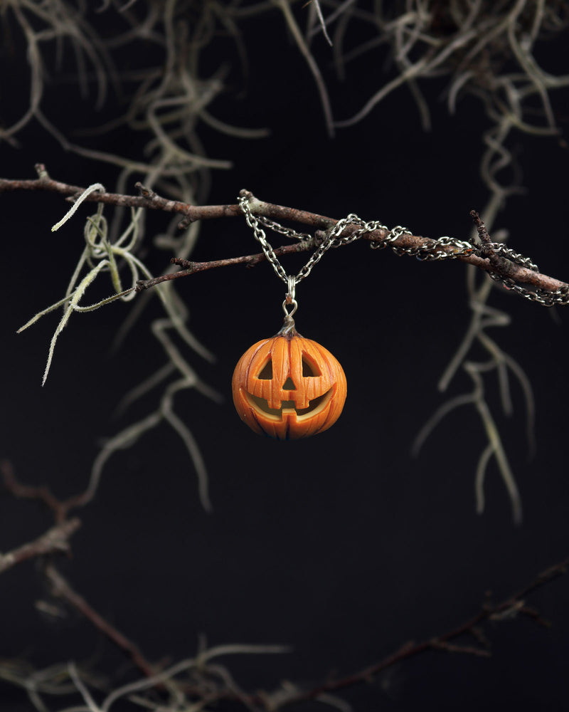 products/1-2_halloween_pumpkin_head_pendant.jpg