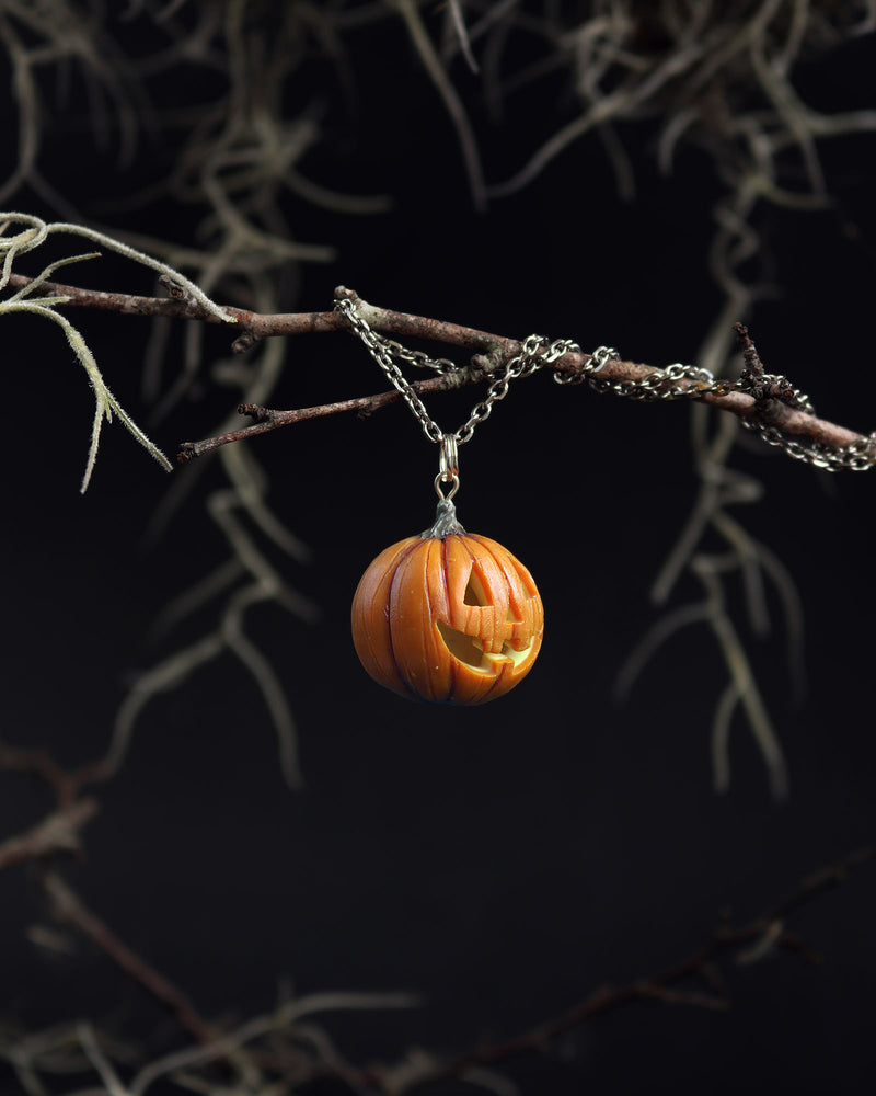 products/2-2_halloween_pumpkin_head_pendant.jpg