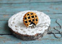Polinacreations Handmade Jewelry blueberry Pie Pendant blueberry Pie Necklace,Miniature Food Jewelry blueberry Jewelry blue Necklace blue charm blue jewelry blue necklace Fake food jewelry mini food charm pie charm circle necklace orange circle charm pastry jewelry pastry charm gift for her gift for woman bottle cap jewelry berry necklace berry charm fruit jewelry fruit necklace