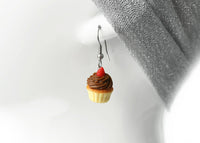  polinacreations Handmade jewelry Chocolate Frosting Cupcake Earrings Topped With Strawberry, Polymer Clay Fake Food Jewelry Chocolate earrings Red Strawberry Fruit Earrings polymer clay jewelry polina creations cute earrings miniature food jewelry mini food earrings gift for her gift foe woman girl brown jewelry dessert jewelry yellow earrings