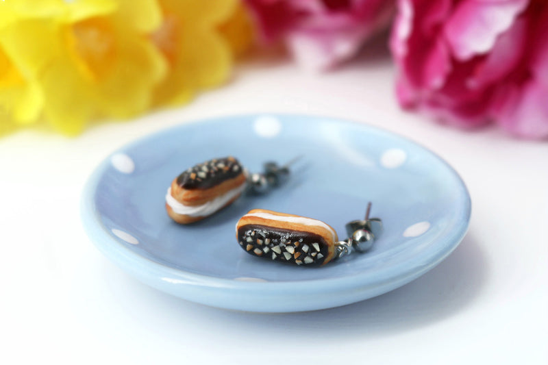 products/handmade_polymer_clay_eclair_stud_earrings_topped_with_chocolate_and_nuts_3.jpg