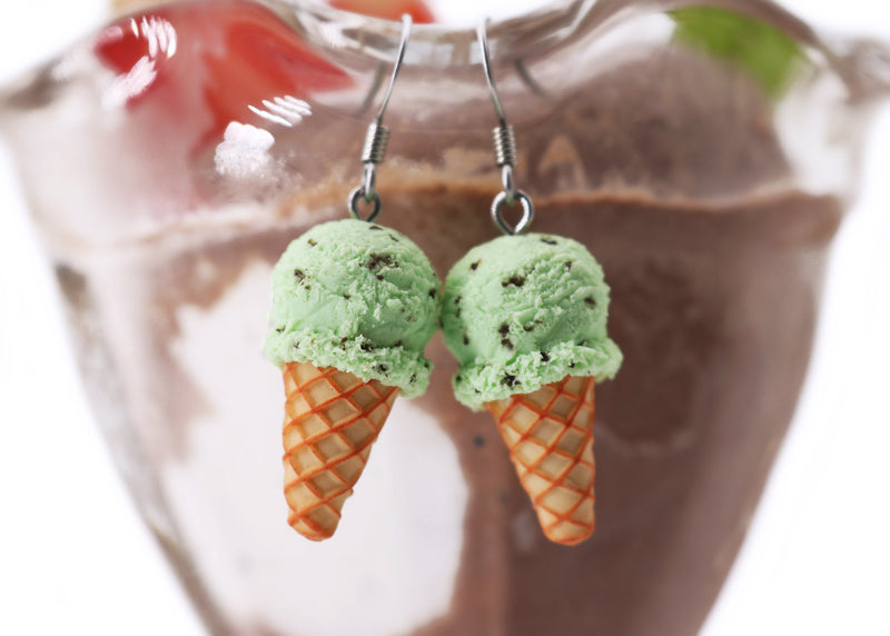 products/handmade_polymer_clay_mint_chocolate_chip_ice_cream_earrings_4-2.jpg