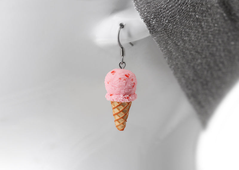 products/handmade_polymer_clay_strawberry_chocolate_chip_ice_cream_earrings_4.jpg