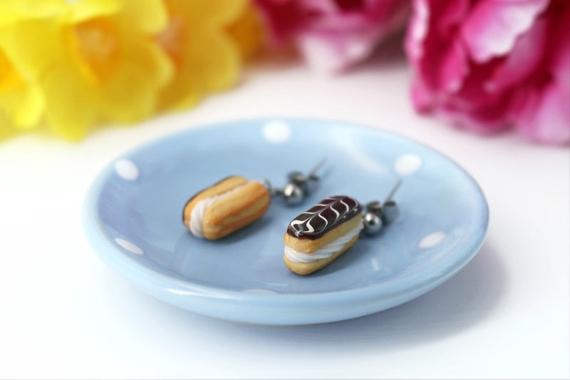 products/handmade_polymer_clay_stuffed_eclair_stud_earrings_with_whipped_cream_2.jpg