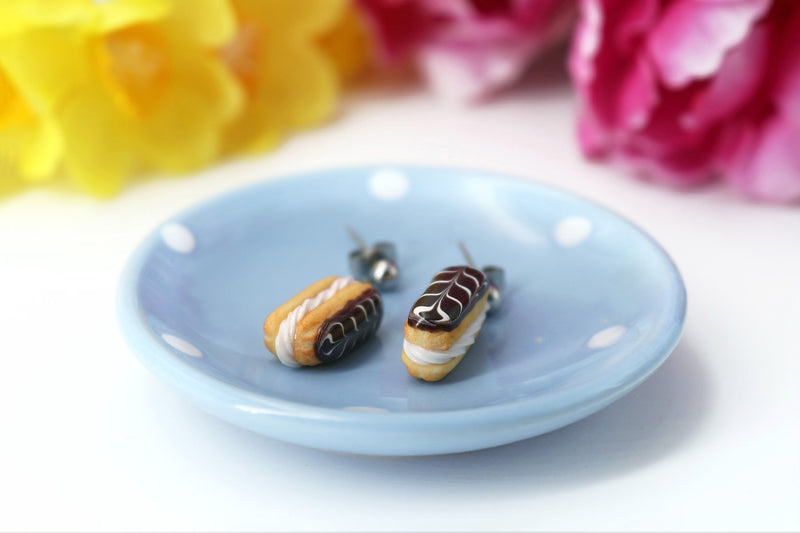 products/handmade_polymer_clay_stuffed_eclair_stud_earrings_with_whipped_cream_3.jpg