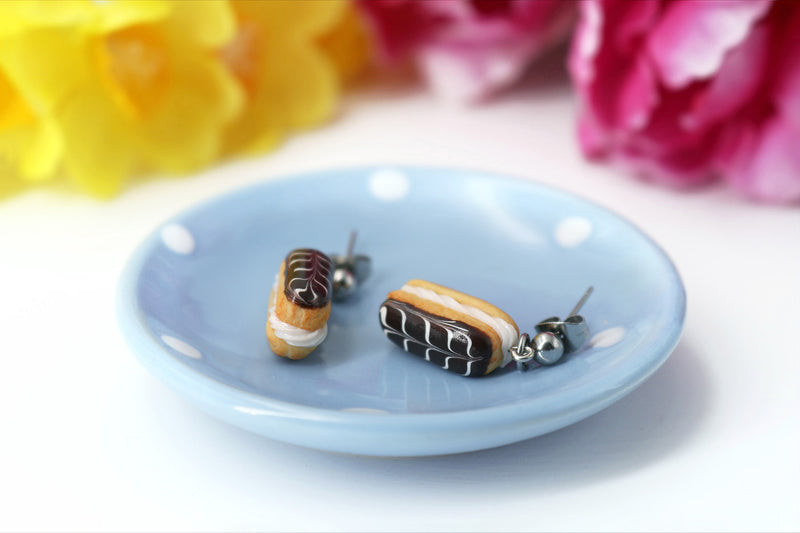 products/handmade_polymer_clay_stuffed_eclair_stud_earrings_with_whipped_cream_4.jpg