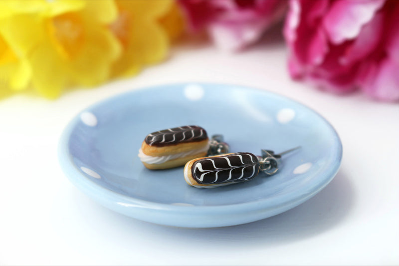 products/handmade_polymer_clay_stuffed_eclair_stud_earrings_with_whipped_cream_5.jpg