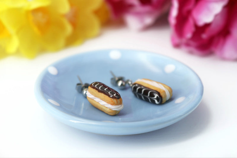 products/handmade_polymer_clay_stuffed_eclair_stud_earrings_with_whipped_cream_6.jpg