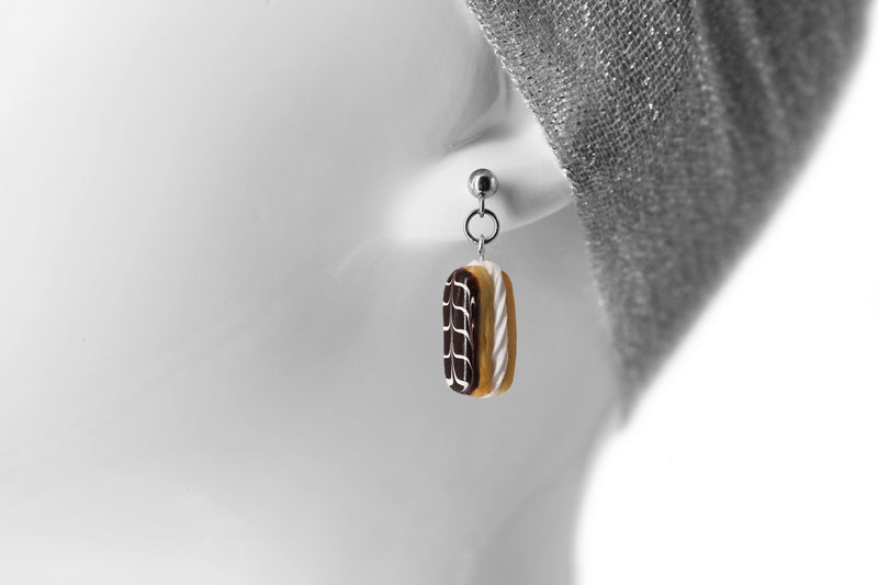 products/handmade_polymer_clay_stuffed_eclair_stud_earrings_with_whipped_cream_7.jpg