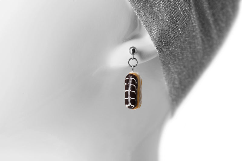products/handmade_polymer_clay_stuffed_eclair_stud_earrings_with_whipped_cream_8.jpg