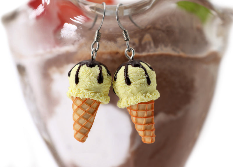 products/handmade_polymer_clay_vanilla_ice_cream_earrings_3.jpg