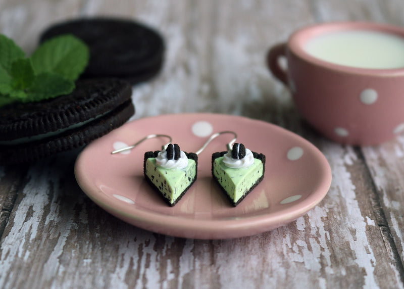 products/oreo_mint_chocolate_chip_ice_cream_pie_earrings_3.jpg