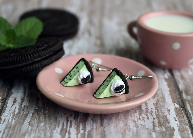 products/oreo_mint_chocolate_chip_ice_cream_pie_earrings_5.jpg