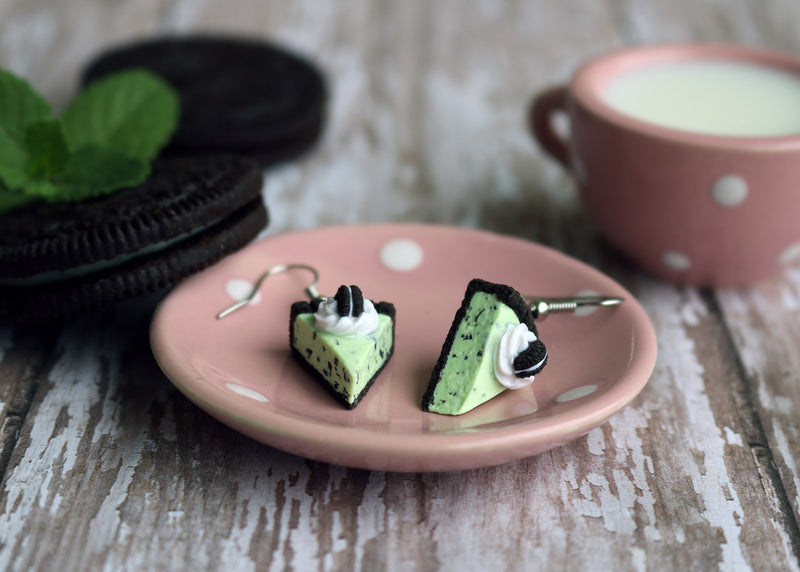products/oreo_mint_chocolate_chip_ice_cream_pie_earrings_6.jpg
