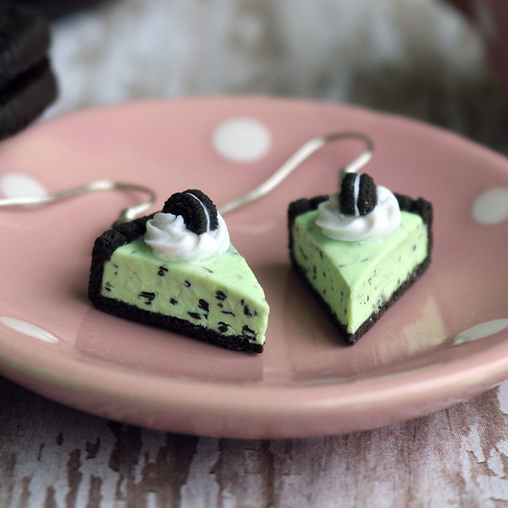 products/oreo_mint_chocolate_chip_ice_cream_pie_earrings_crop.jpg