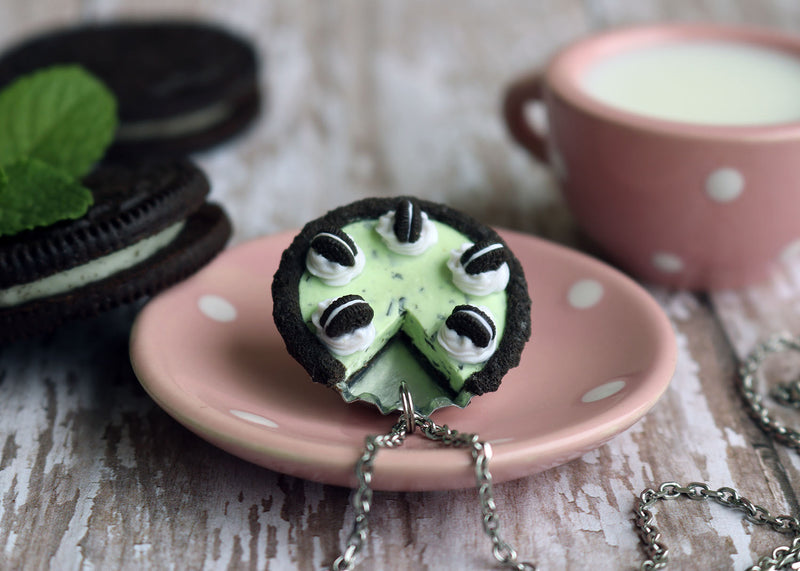 products/oreo_mint_chocolate_chip_ice_cream_pie_pendant_2.jpg