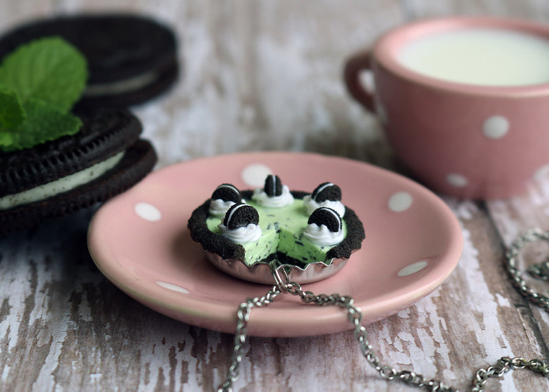 products/oreo_mint_chocolate_chip_ice_cream_pie_pendant_5.jpg