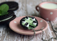 PolinaCreations Handmade Mint Chocolate Chip Ice Cream Pie Necklace, Cookie Jewelry Mint Jewelry Circle Mint Green Necklace Polymer clay Fake Food Jewelry oreo jewelry oreo charm oreo cookie necklace mint ice cream jewelry ice cream necklace miniature food jewelry mini food necklace polina creations green ice cream charm green jewelry green charm