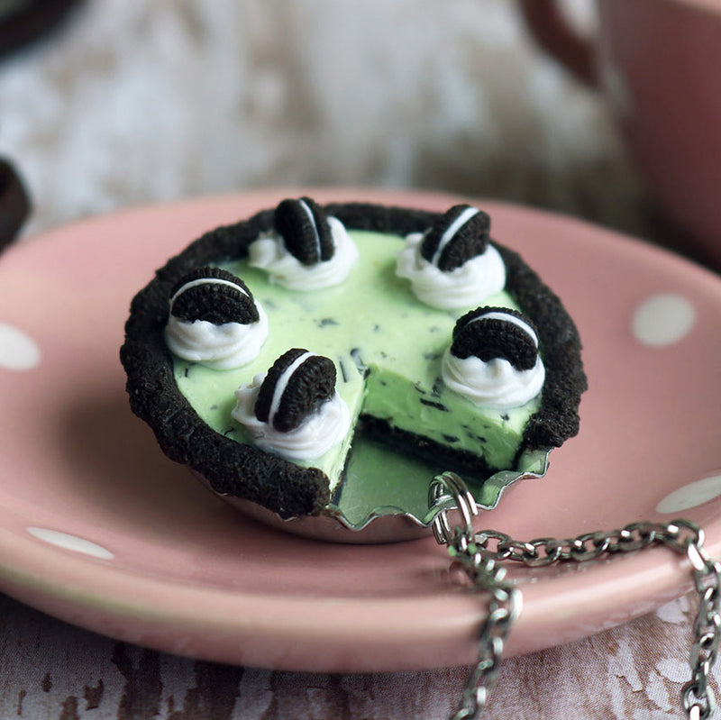 products/oreo_mint_chocolate_chip_ice_cream_pie_pendant_6_crop-2.jpg