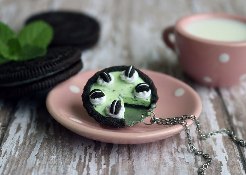 products/oreo_mint_chocolate_chip_ice_cream_pie_pendant.jpg