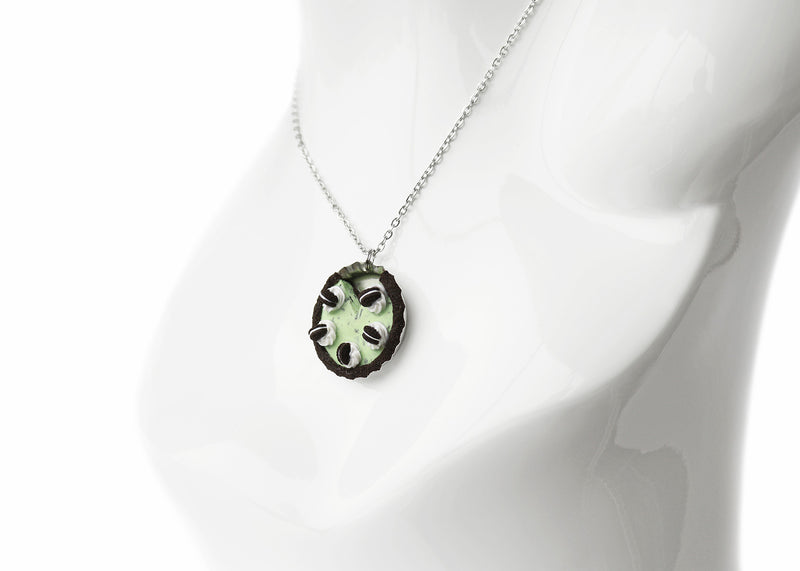 products/oreo_mint_chocolate_chip_ice_cream_pie_pendant_zoom_3.jpg