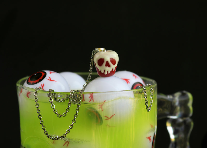 products/poison_apple_pendant2-2.jpg