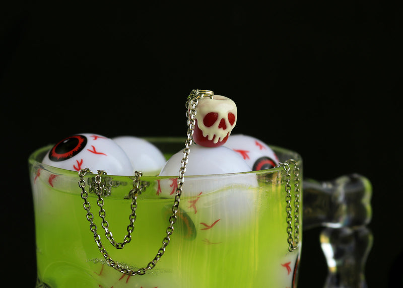 products/poison_apple_pendant_3-2.jpg