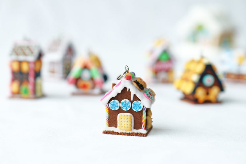 products/polymer_clay_christmas_gingerbread_house_pendant_1.jpg