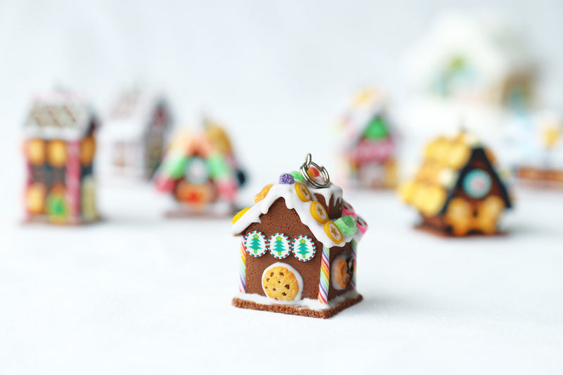 products/polymer_clay_christmas_gingerbread_house_pendant_3.jpg