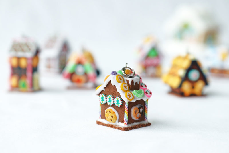 products/polymer_clay_christmas_gingerbread_house_pendant_4.jpg