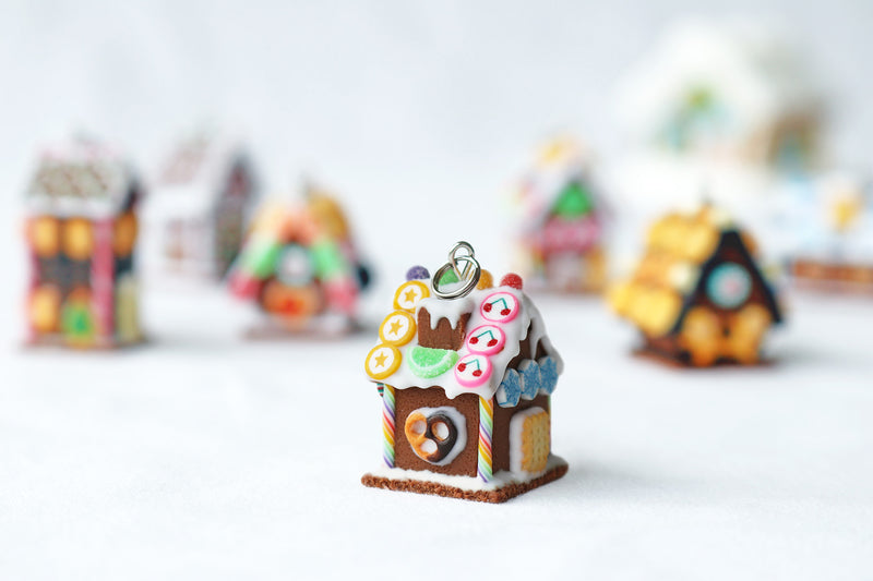products/polymer_clay_christmas_gingerbread_house_pendant_5.jpg