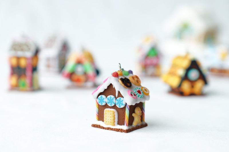 products/polymer_clay_christmas_gingerbread_house_pendant_7.jpg
