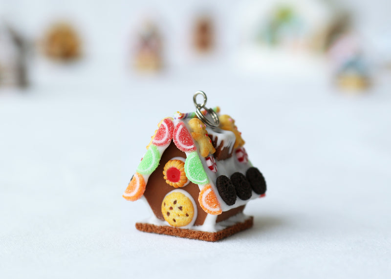 products/polymer_clay_gingerbread_house_pendant_marmalade_11.jpg