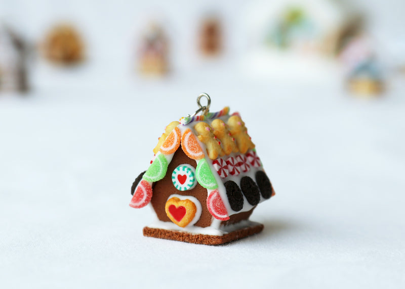 products/polymer_clay_gingerbread_house_pendant_marmalade_13-2.jpg