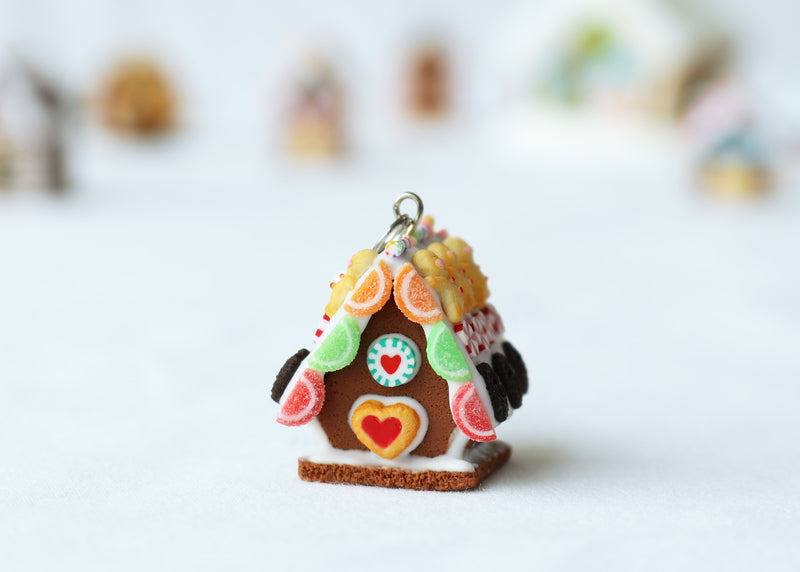 products/polymer_clay_gingerbread_house_pendant_marmalade_7.jpg