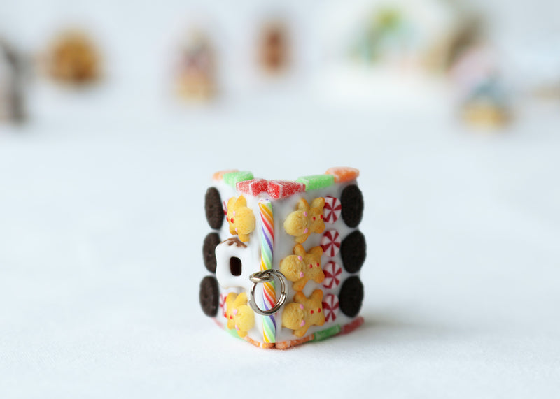 products/polymer_clay_gingerbread_house_pendant_marmalade_8.jpg