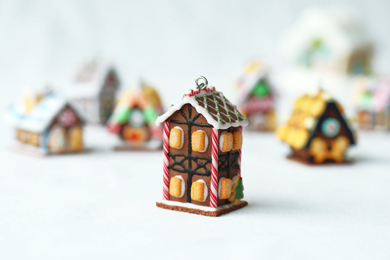products/polymer_clay_gingerbread_house_pendant_tall_1.jpg