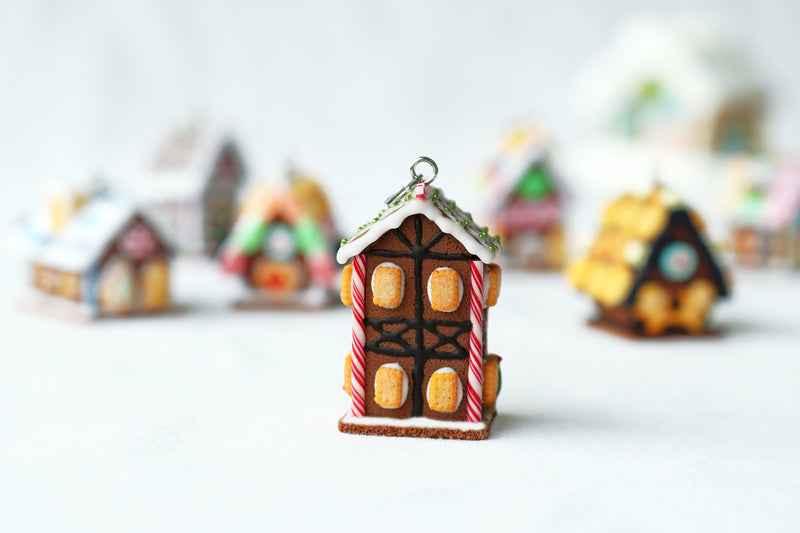 products/polymer_clay_gingerbread_house_pendant_tall_4.jpg