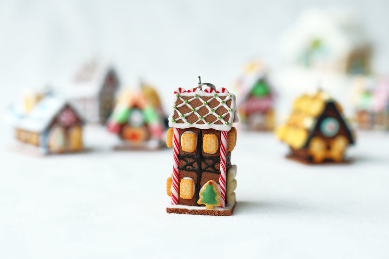 products/polymer_clay_gingerbread_house_pendant_tall_5.jpg
