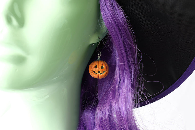 products/pumpkin_head_earrings_witch_1.jpg