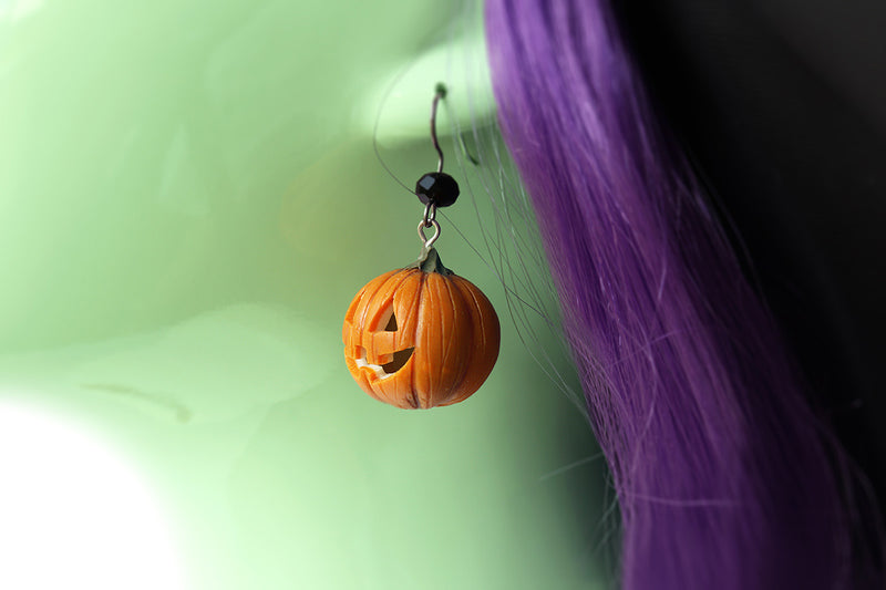 products/pumpkin_head_earrings_witch_2-2.jpg
