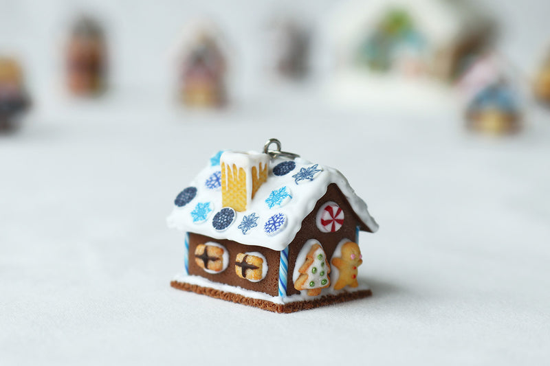 products/snow_flake_gingerbread_house_pendant_1-2.jpg
