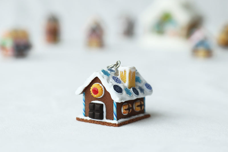 products/snow_flake_gingerbread_house_pendant_6-2.jpg