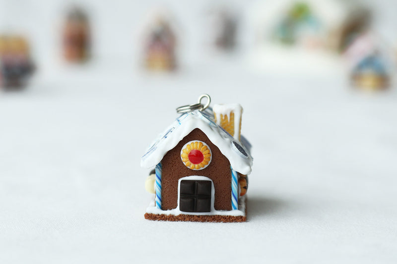 products/snow_flake_gingerbread_house_pendant_7-2.jpg