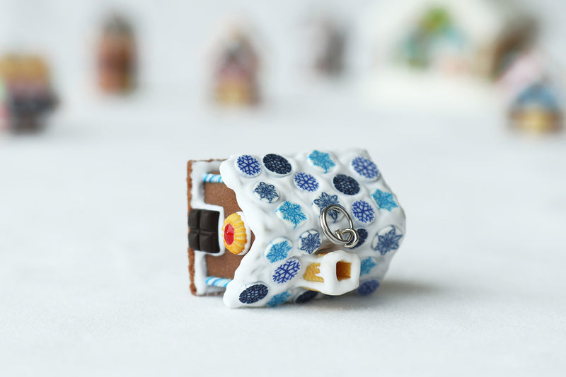 products/snow_flake_gingerbread_house_pendant_8-2.jpg